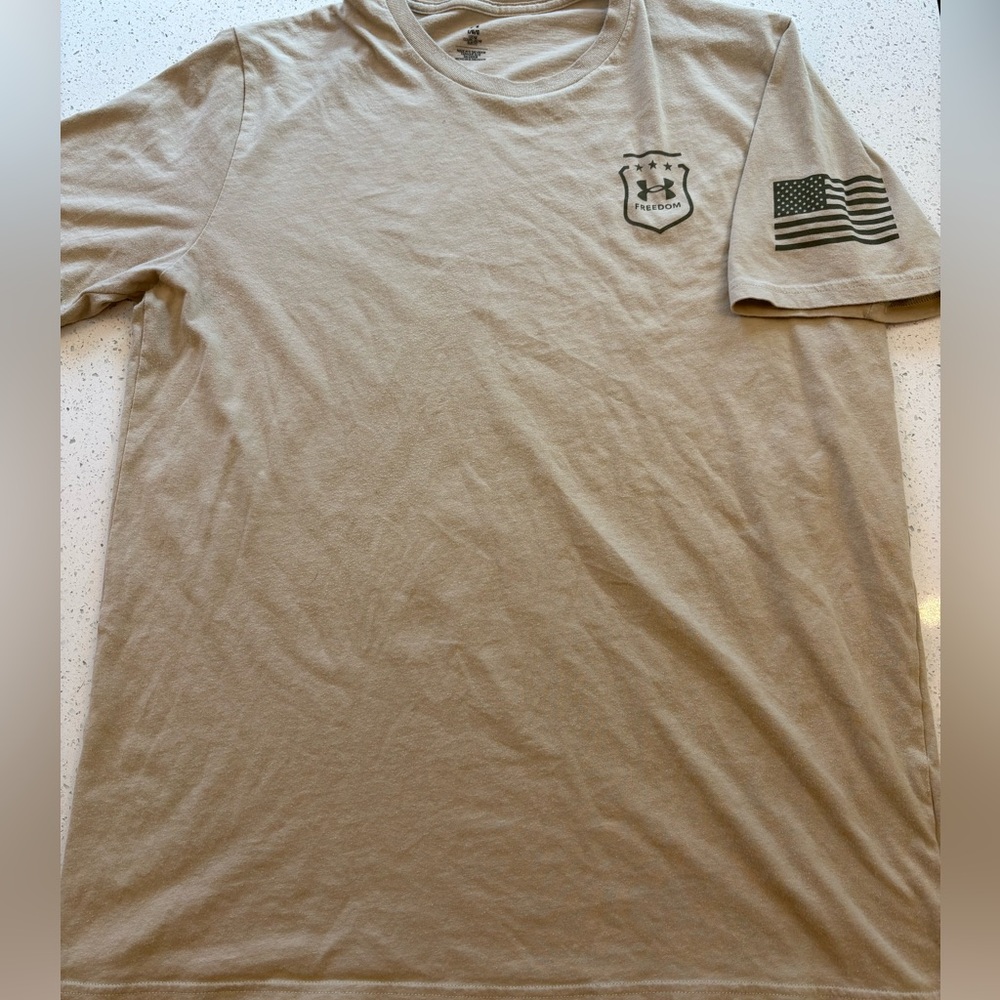 EUC Men’s Under Armor T Shirt